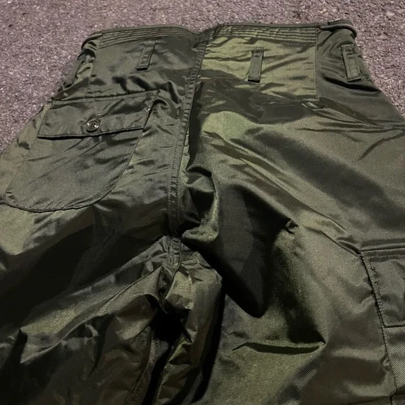 Deadstock Vintage
Alpha Industries 
Army Issued Extreme Cold Weather Trousers - Picture 3 of 11